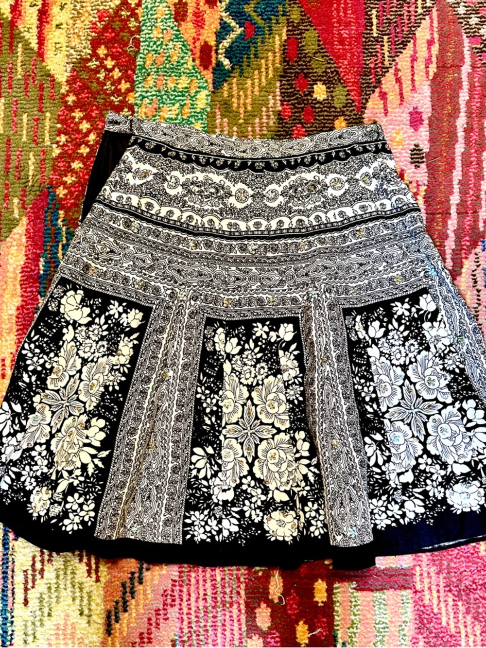 Gorgeous Black & White Floral sparkly beads  A-Line Skirt - size 6